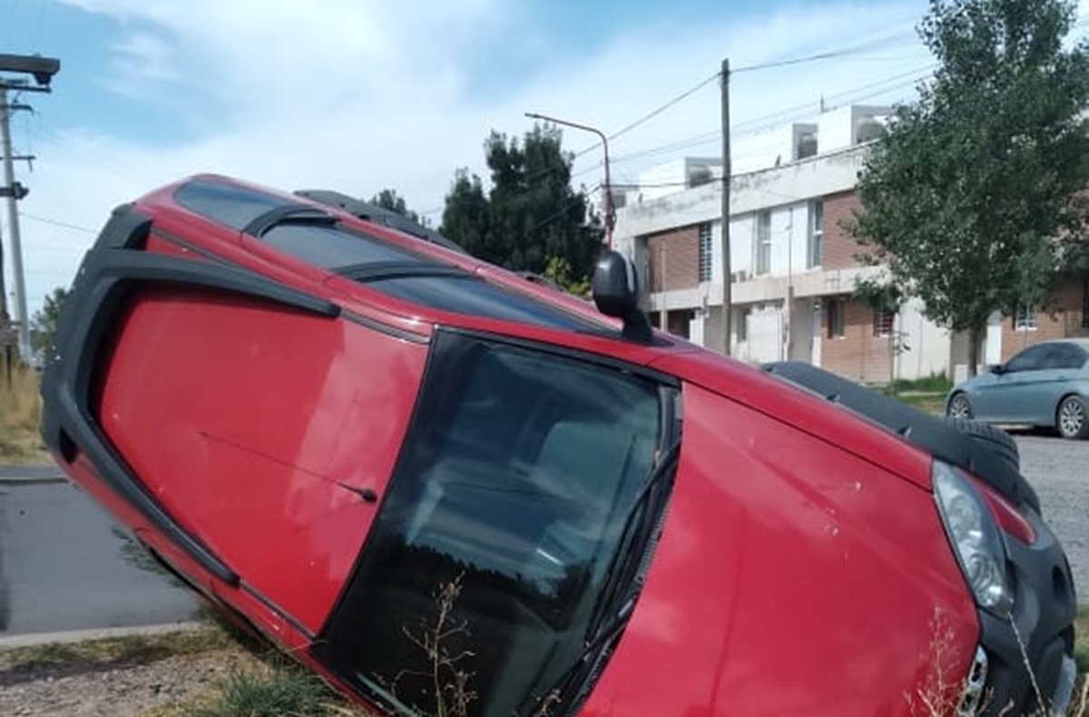 Cayó al canal de riego en Fernández Oro. foto: gentileza (inforo)