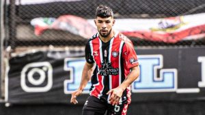 El capitán de Chacarita tuvo un accidente rumbo al entrenamiento y lo internaron