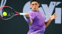 Imagen de Los argentinos Báez y Etcheverry fueron eliminados del ATP de Brisbane