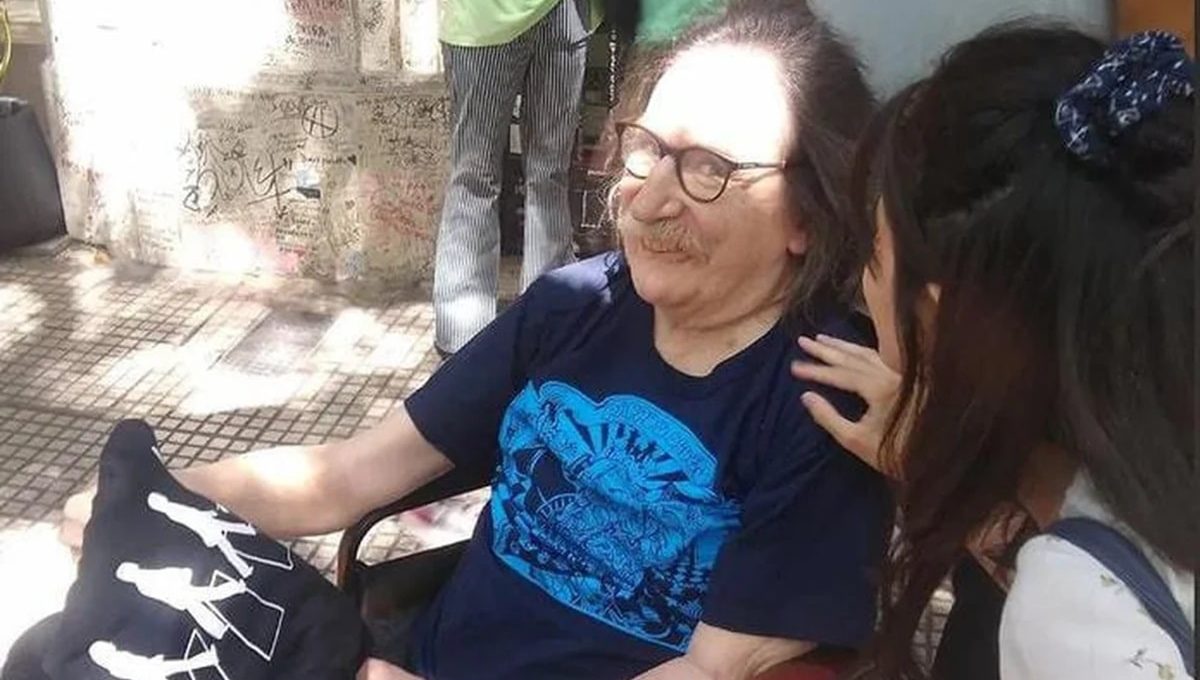 Charly García reapareció en redes y emocionó a todos con una foto junto a un perrito