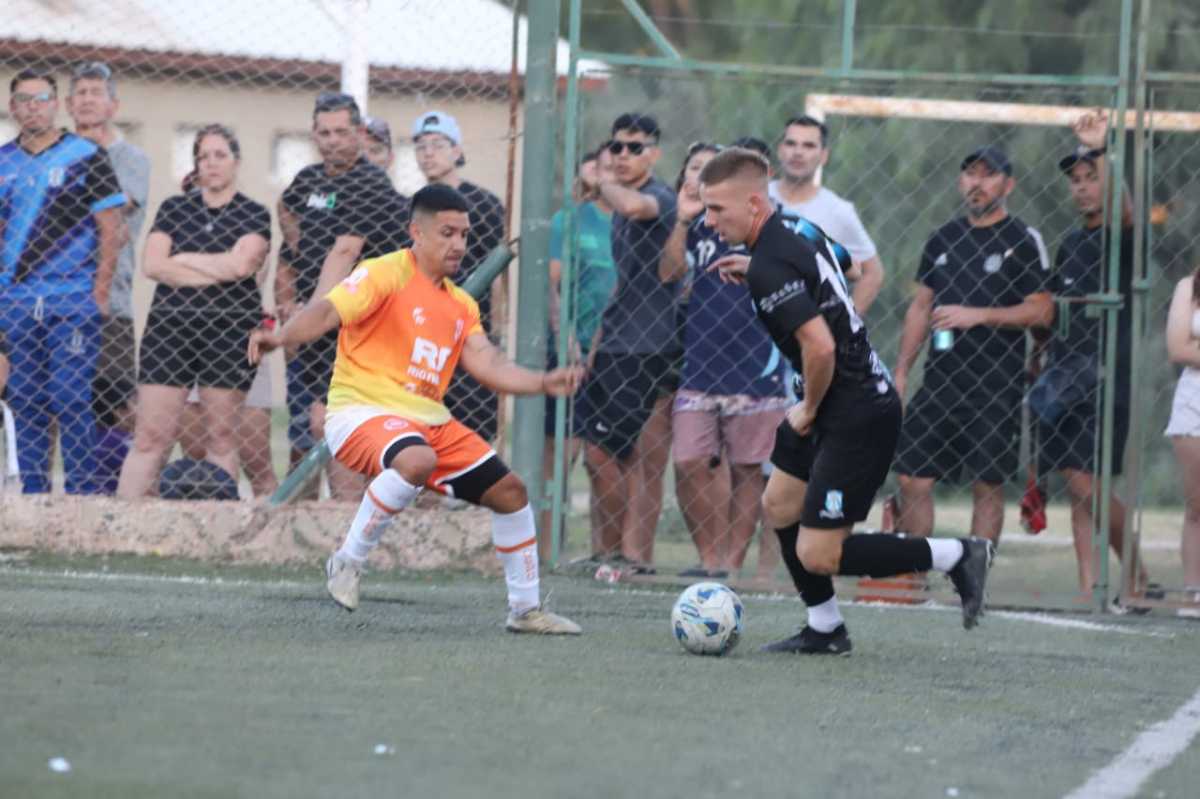 Rincón sacó ventaja mínima en la ida. Roca está obligado a ganar este domingo en el Maiolino. Foto: Fabián Ceballos.