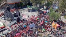 Imagen de Video | Así se ve desde el aire la marcha en Neuquén contra las medidas de Milei