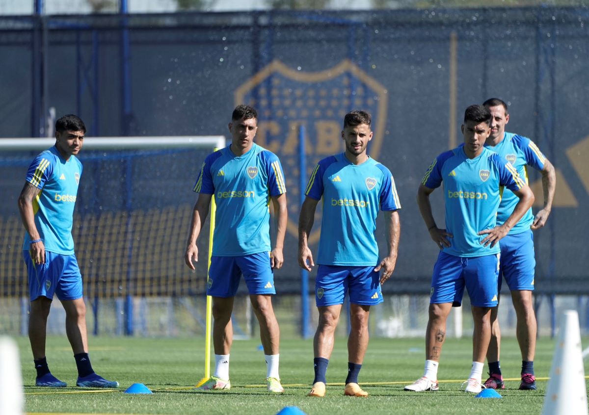 Langoni, Merentiel, Saracchi y Pol, cuatro que se perfilan como titulares para el debut. (@BocaJrsOficial)