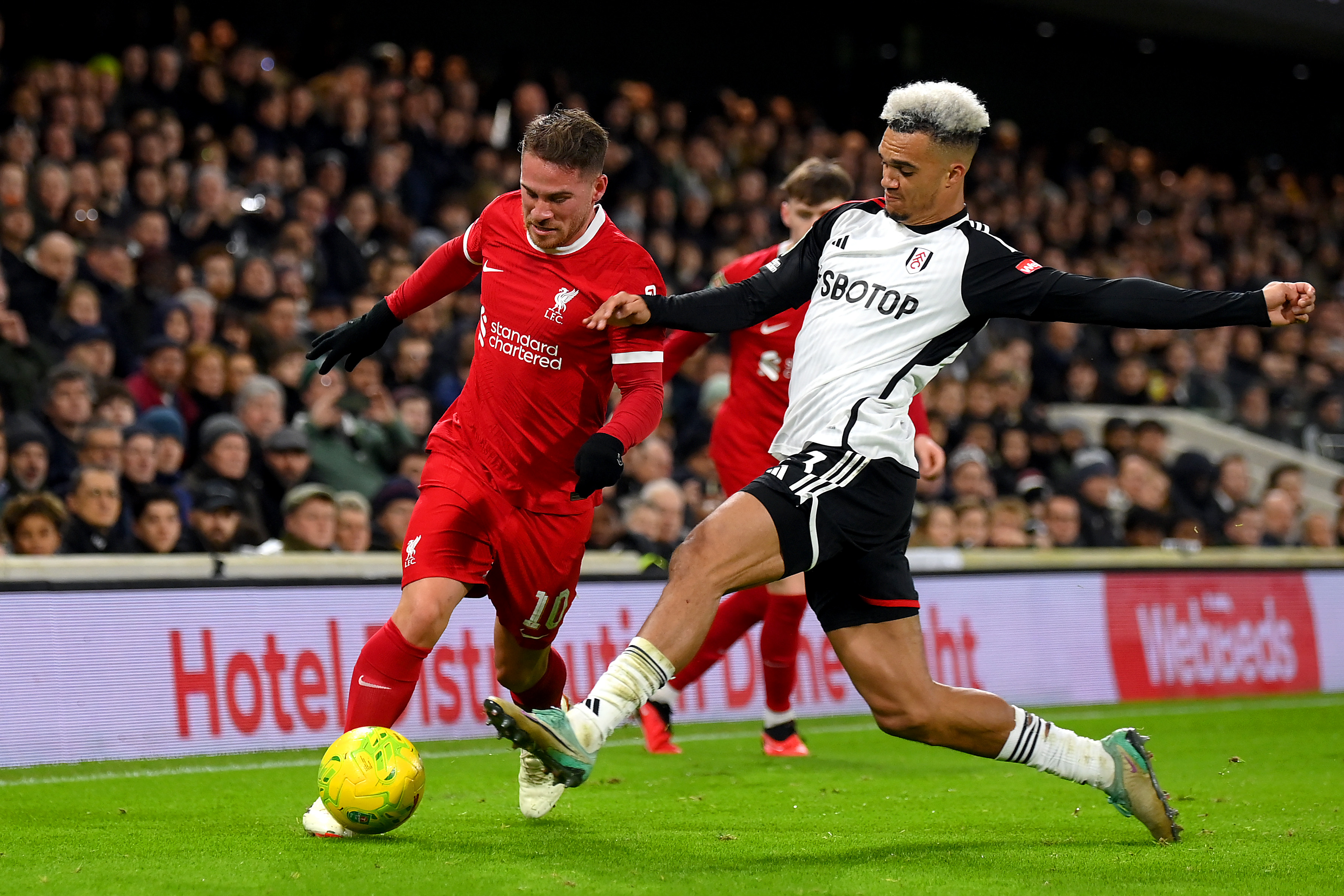 Alexis Mac Allister fue titular en el Liverpool que avanzó a la final de la Copa de la Liga inglesa. 