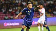 Imagen de Con un gol de Almada de penal y otro de Gondou, Argentina venció a Perú por el Preolímpico