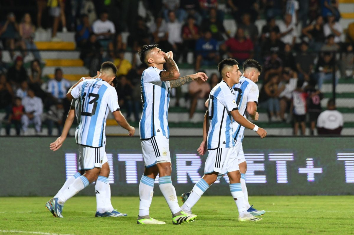 Argentina goleó 5 a 0 a Chile y pasó al cuadrangular final. (Foto: @Argentina)