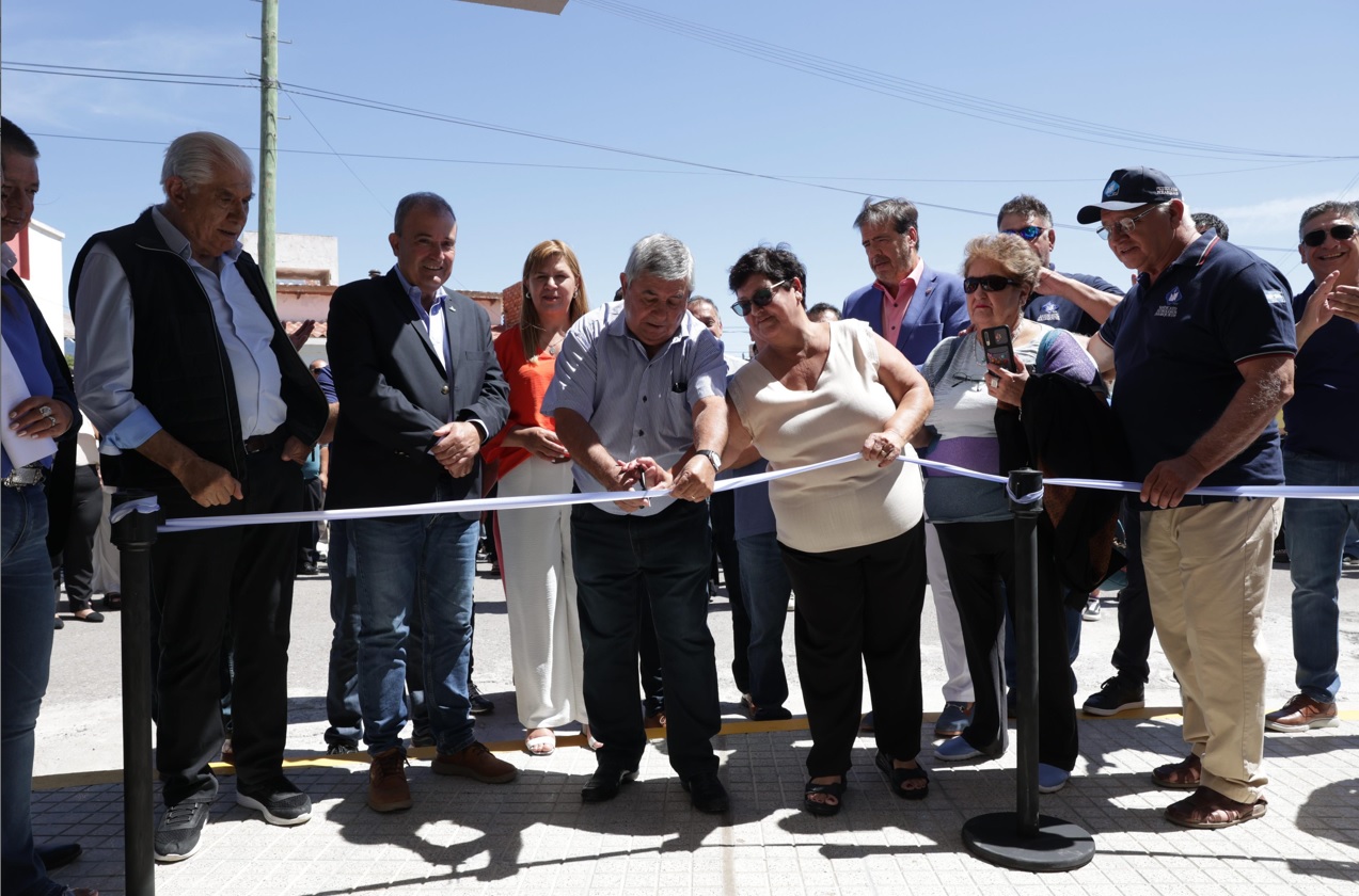 Gloria Ruiz en el acto de  petroleros jerárquicos en Las Grutas.