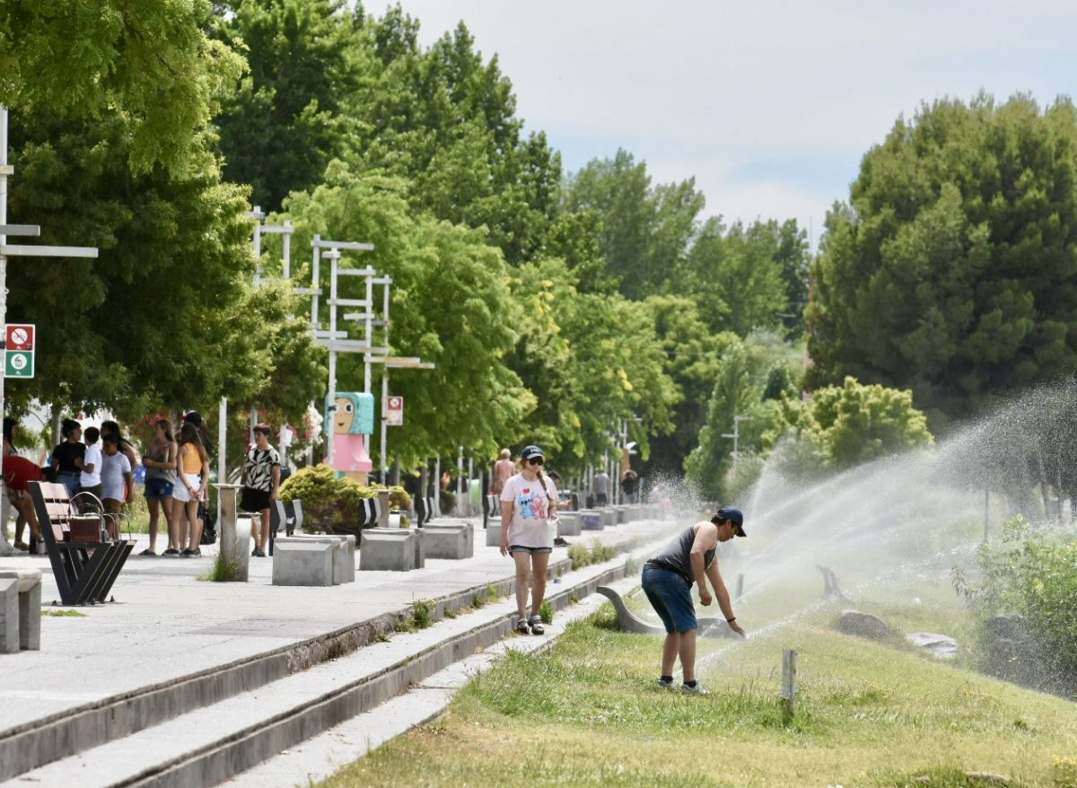 Neuquén vivirá días agobiantes por las altas temperaturas. Foto: Matías Subat