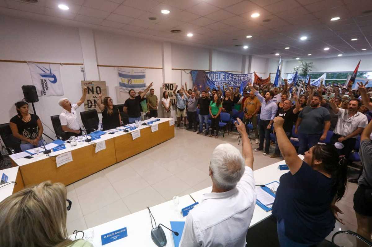 El bloque de Pasión por Roca impulsó a principios de este año un rechazo formal al DNU y a la entonces Ley Ómnibus, luego convertida en Ley Bases. (Foto: Archivo / Juan Thomes) 