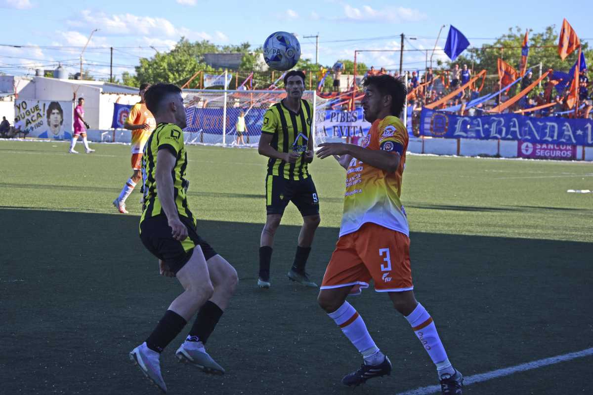 Roca y Catriel hicieron un partido parejo en el Maiolino y todo se definirá el miércoles en cancha del Canario.