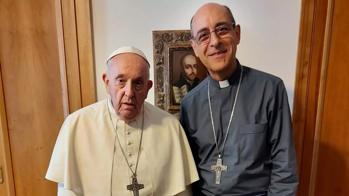 Un cardenal argentino dijo que fue amenazado por el documento que avala bendecir a parejas homosexuales. 