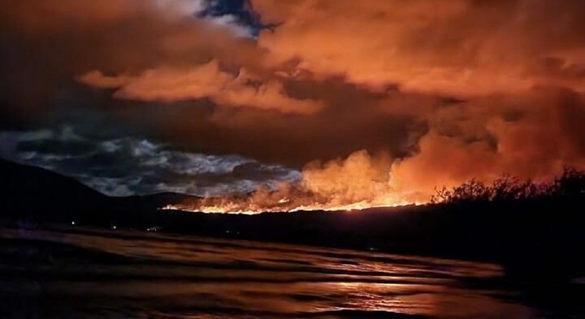 Avanza el incendio en el Parque Nacional Los Alerces. Foto: Gentileza FM del Lago. 