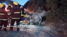 Imagen de Alcoholizado, llevaba turistas en la caja de la camioneta, quiso adelantarse y volcó, en Siete Lagos