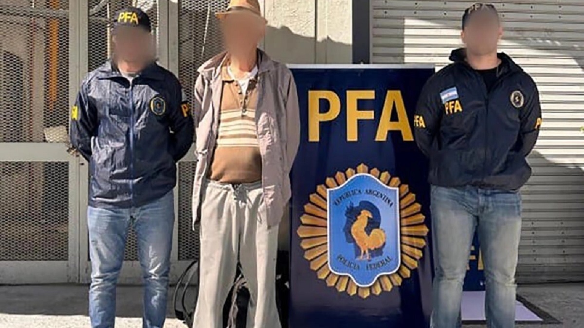 Uno de los tres detenidos sospechosos de planificar un atentado en el país el 3 de enero de 2024 en Buenos Aires. (Foto AFP)