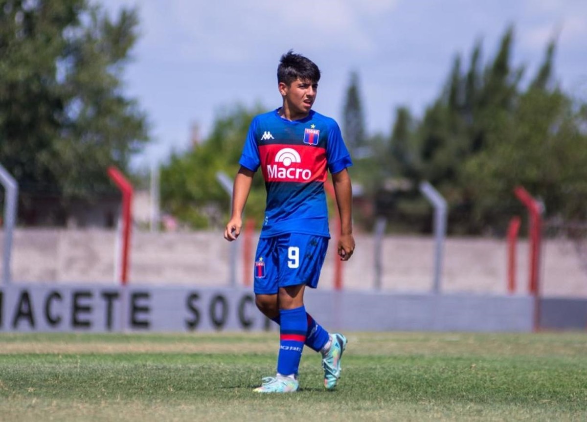 Benjamín Agüero, hijo del exdelantero, dejó Tigre para sumarse a Independiente.