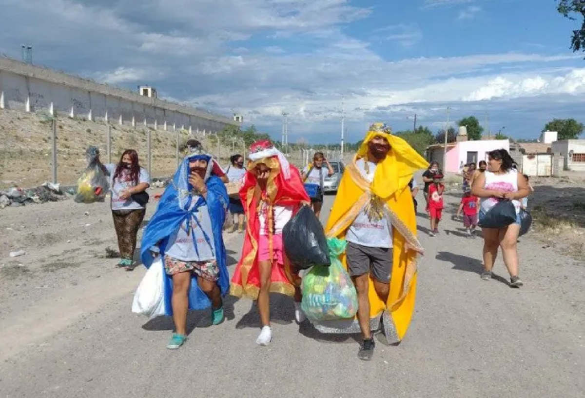 Los Reyes Magos recorrerán las calles con obsequios para las infancias del barrio. Foto: Gentileza