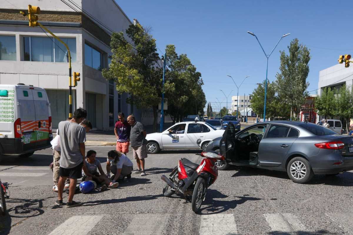 El choque se registró esta mañana en avenida Roca. Foto: Juan Thomes