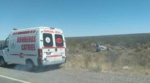 Imagen de Una familia volcó sobre la Ruta 151, cerca de Catriel: viajaban hacia Bariloche