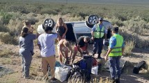 Imagen de Una familia de Bahía Blanca volcó en la Ruta 237 de camino a la cordillera de Neuquén