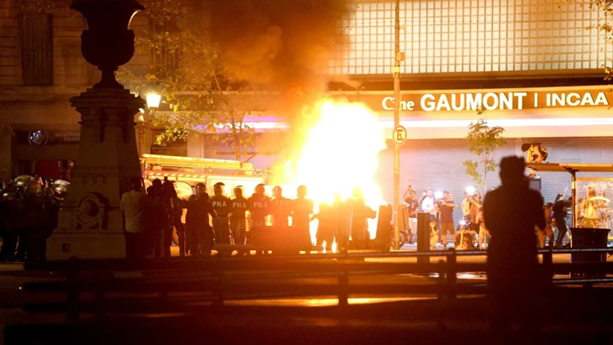 El Gobierno de la Ciudad presenta denuncia penal por los destrozos en las inmediaciones del Congreso tras la votación en general de la Ley Ómnibus.