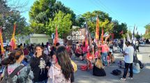 Imagen de Protestas en Neuquén: organizaciones cortaron frente a Trabajo, ATEN y el Frente Cultural irán Casa de Gobierno, este miércoles