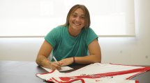 Imagen de Martina Krotter, la arquera de Cipolletti, firmó su primer contrato profesional con River