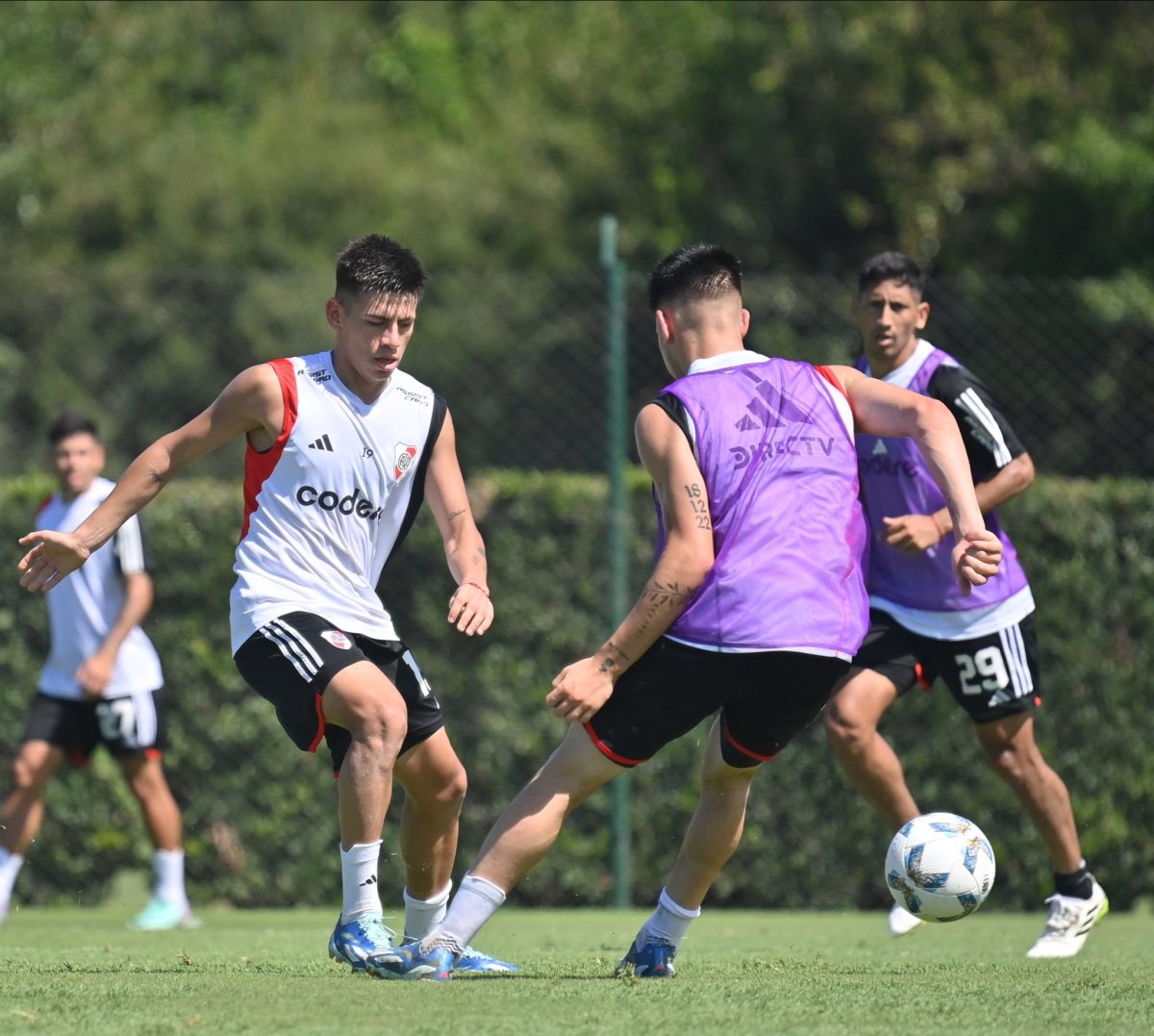 El Diablito Echeverri asoma como titular en River para enfrentar a Boca. 