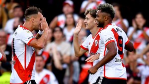 Con un hat trick de Borja y un doblete de Colidio, River vapuleó a Vélez por la Copa de la Liga