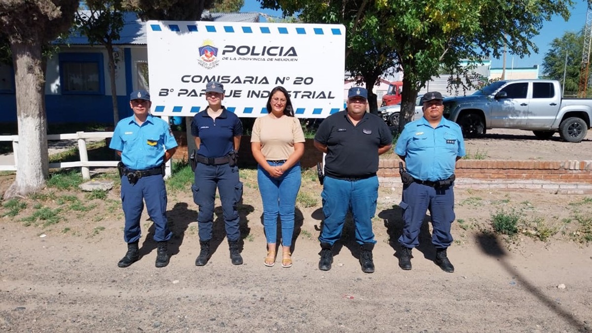 Agentes de la Comisaría 20 de Neuquén, le salvaron la vida a un niño de dos años que padecía ahogamiento.