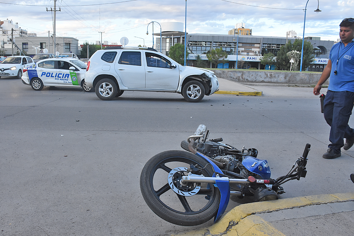 El joven fue atendido por el personal de salud, pero no debió ser trasladado. Foto: Juan Thomes.