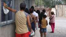 Imagen de Ollas vacías y filas de «hambre» en Río Negro: comedores sin alimentos y niños sin comer