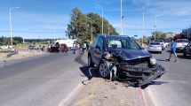 Imagen de No miró si venía alguien y chocó con otra camioneta sobre la Ruta 7, en Centenario