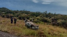 Imagen de Dos heridos en un violento vuelco sobre la Ruta 17, cerca de Añelo