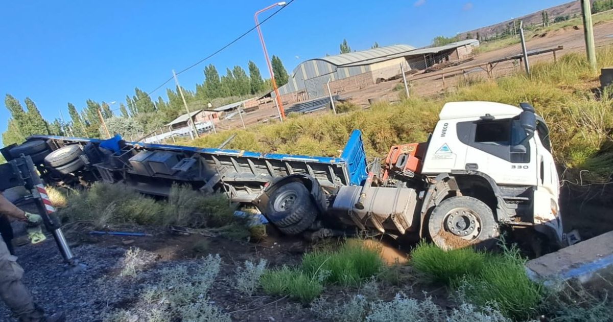 Un Camionero Que Iba Ebrio Terminó En Un Desagüe En Neuquén Diario