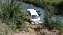 Imagen de Bariloche: turistas de Brasil despistaron su auto camino al cerro Tronador