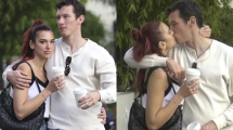 Imagen de Dua Lipa y Callum Turner muy enamorados en las calles de Los Ángeles