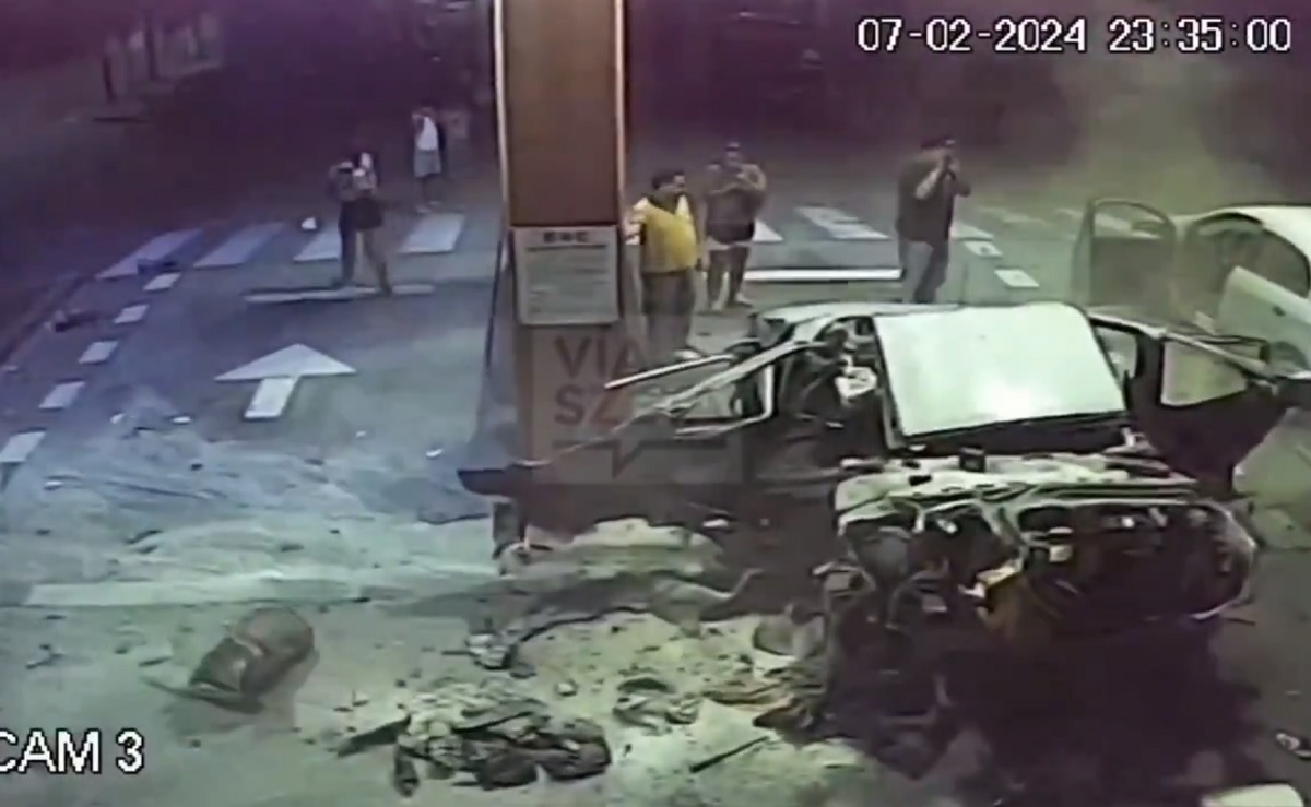 El momento posterior a la explosión en la estación de GNC de Orán, Salta. 