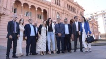 Imagen de Milei reunió a sus Diputados para volver a discutir la Ley Ómnibus antes de la Asamblea Legislativa