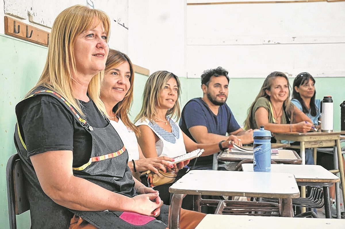 El vocero presidecial Adorni dio temprano un mensaje claro: la educación inicial, primaria y media es asunto de las provincias. 