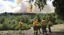 Imagen de El incendio en parque Los Alerces se complica, lleva doce días, se evacuó familias y avanza hacia Esquel