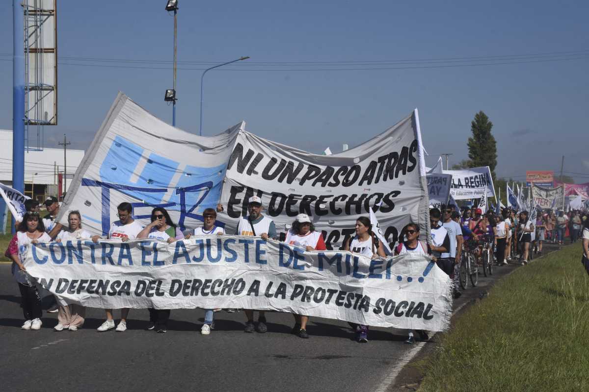 Habrá una protesta de Unter y universitarios en la Ruta 22 de Roca. Foto Archivo.