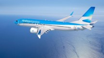 Imagen de Aerolíneas Argentinas remata pasajes de avión a bajo costo en 3 y 6 cuotas sin interés