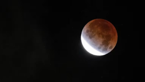 Una super Luna con mini eclipse se verá este martes en Río Negro y Neuquén