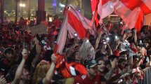 Imagen de El recibimiento a River en Córdoba: fanáticos enojados con los jugadores porque no se acercaron a saludar