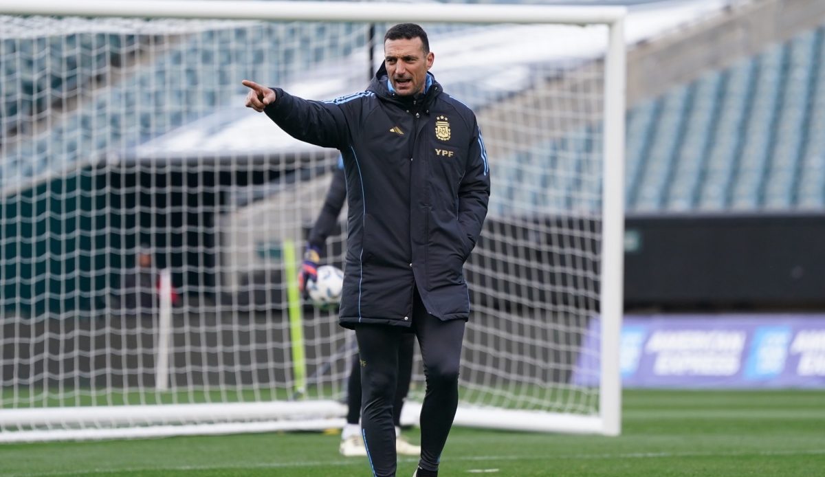 Scaloni sorprendió con algunos cambios en defensa. (Foto: @Argentina)