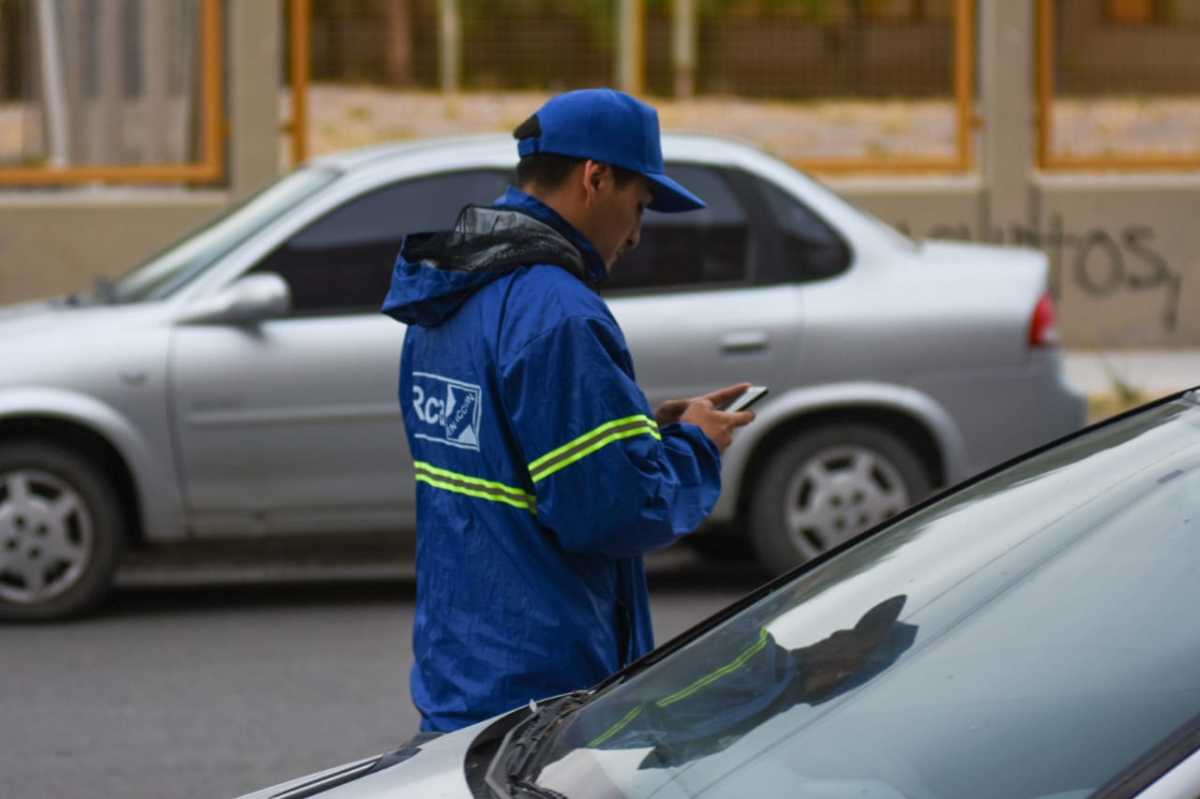 En Roca el precio por la media hora de estacionamiento subió a 120 pesos esta semana. Archivo