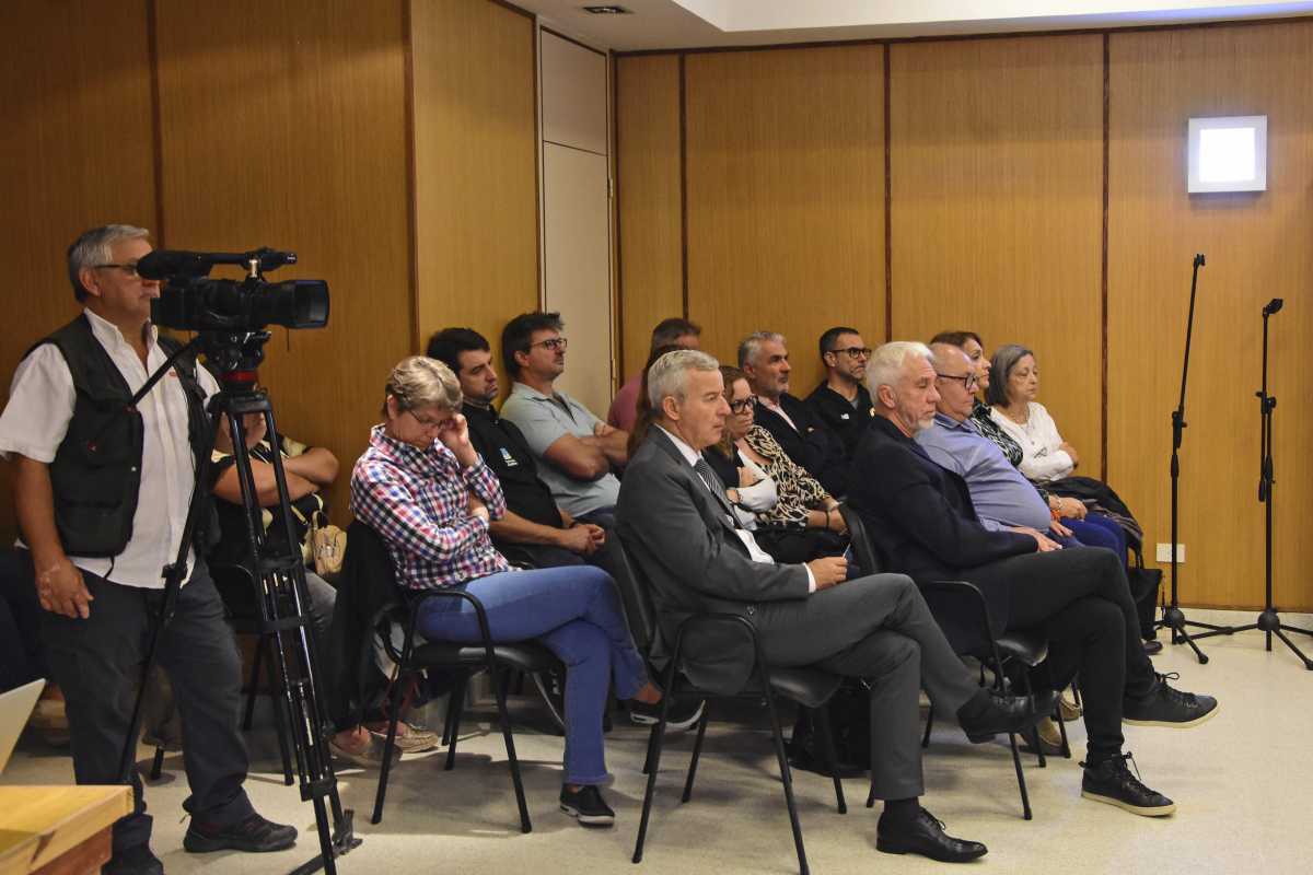 La lectura de la sentencia fue seguida desde cerca por varios farmacéuticos de la región, entre ellos las exautoridades del Colegio que presentaron la denuncia. (Foto: Andrés Maripe)