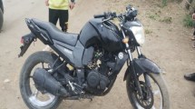 Imagen de Agredió a policías que lo interceptaron con una moto robada en Bariloche