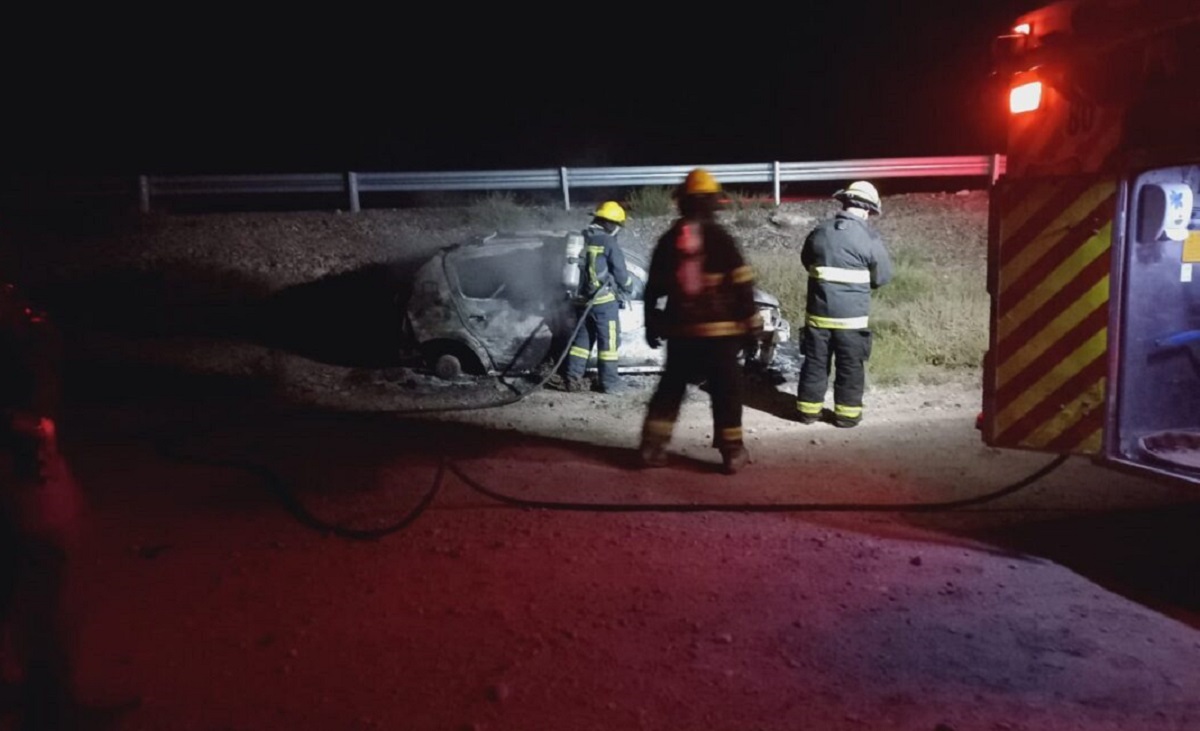 Cuidado con esta modalidad de robo: frenó para ayudar y le robaron en Centenario. Foto: gentileza (Centenario Digital)