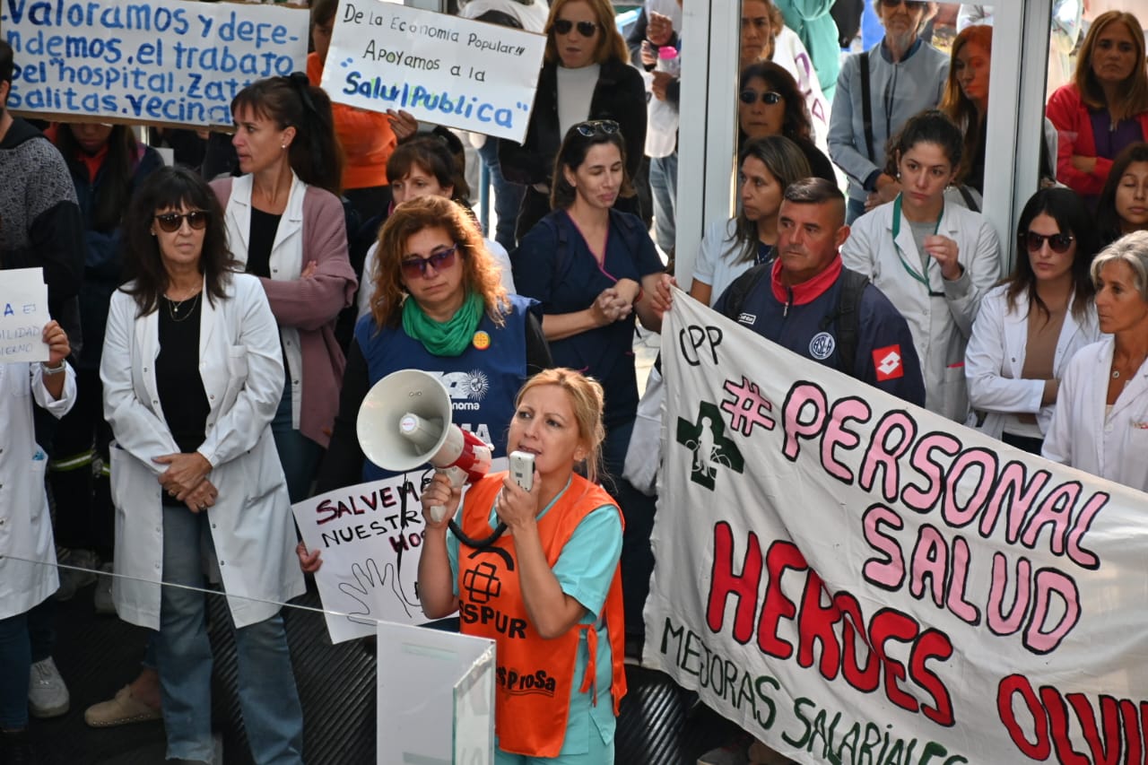 Asspur marcha en Viedma, esta medida estaba planeada incluso antes de que el Gobierno llamara al diálogo. Foto: Marcelo Ochoa.